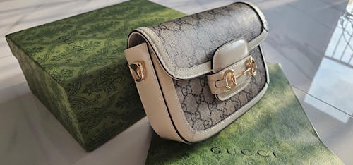 구찌 홀스빗 1955 미니 크로스백 화이트