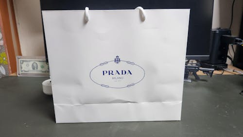 프라다 사피아노 레더 숄더 숄더백 2VD059 (윤호 착용)