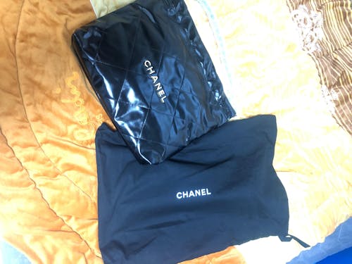 샤넬 22백 스몰/미디엄 숄더백 블랙 유광 카프스킨(채원, 김고은, 차정원, 고소영 착용)