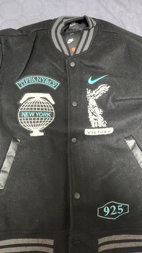 (국내배송) 나이키 X 티파니 바시티 자캣 (르브론,홀란드 착용)