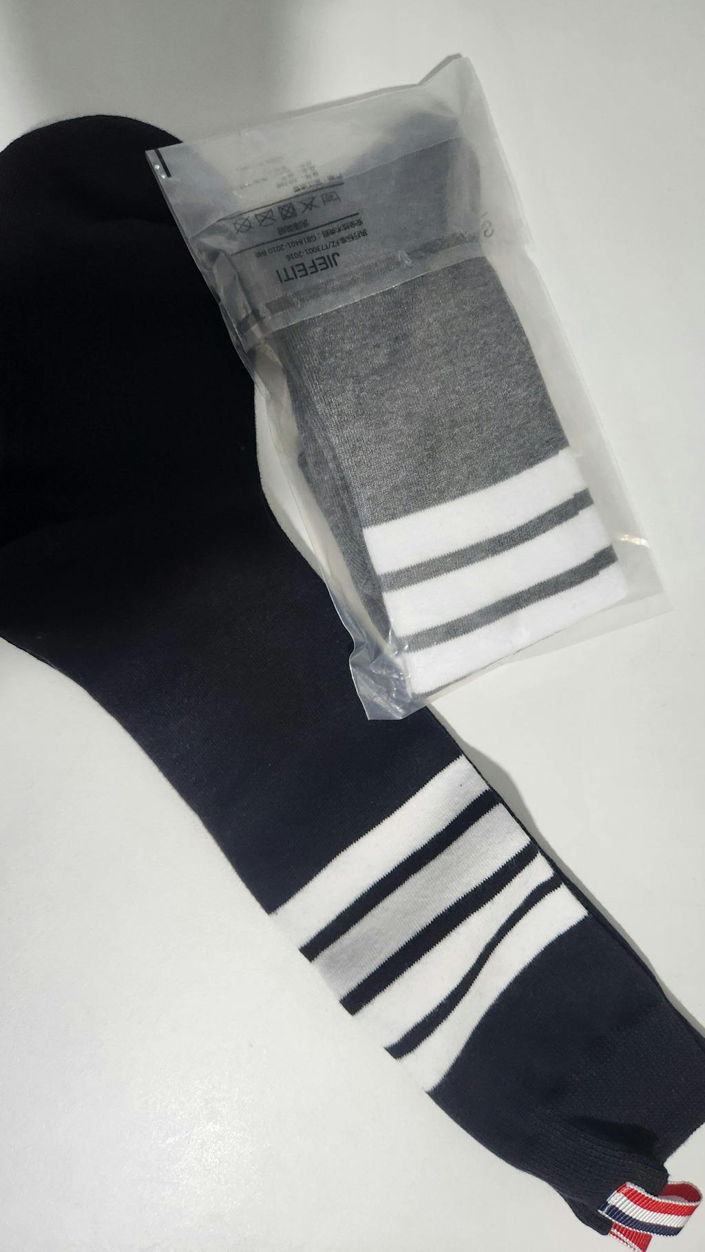 (국내배송, 당일출고) 톰브라운 미드카프 양말 ~2Color~