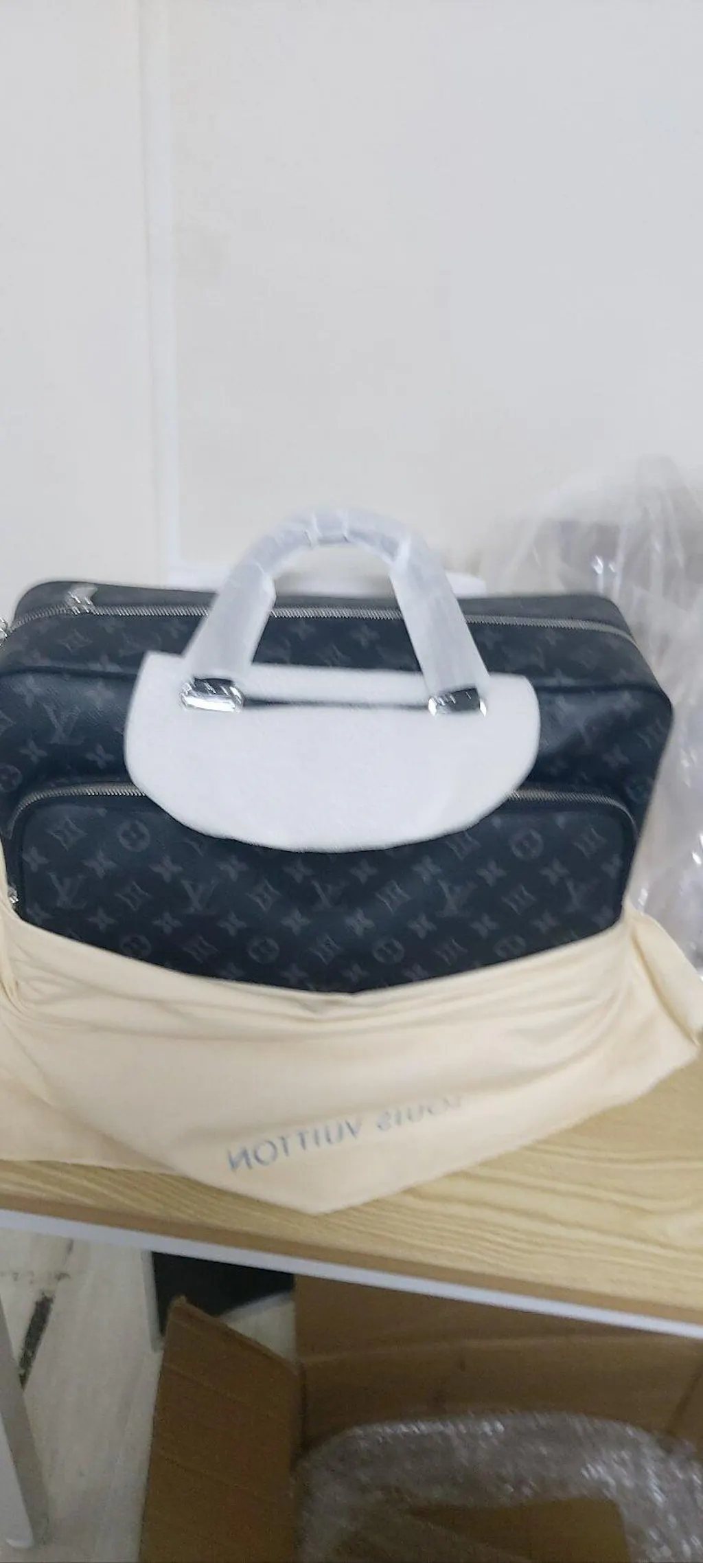 루이비통 위켄더 숄더백