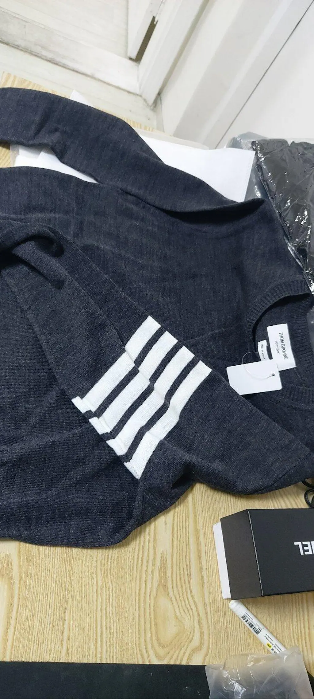 (국내배송) 톰브라운 사선 니트 - 송중기 착용 !! 4Color