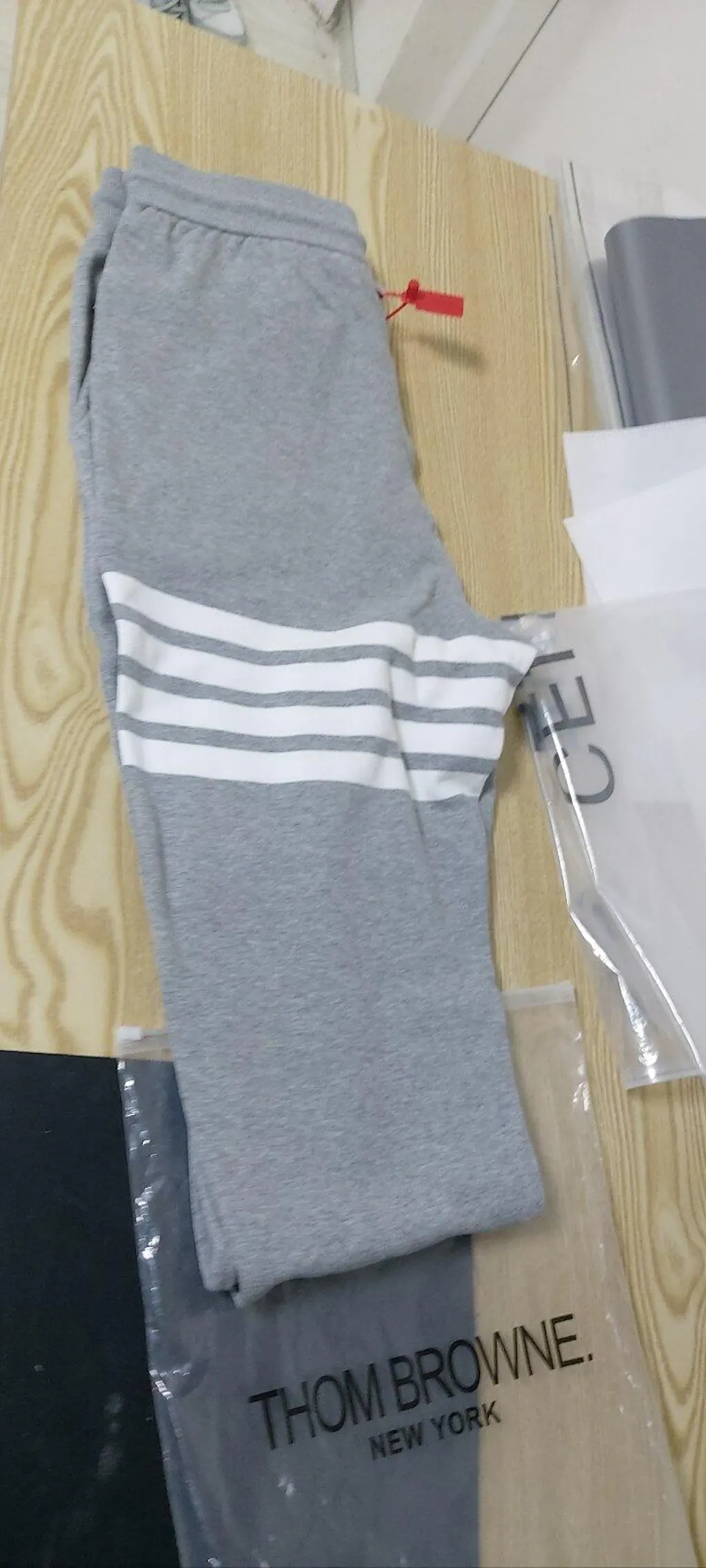 (국내배송) 톰브라운 와플 스트라이프 조거팬츠-2Color!!