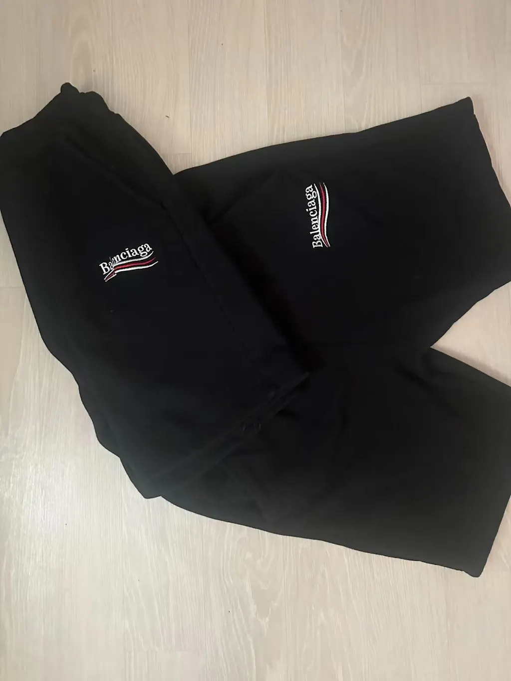 (국내배송, 당일출고) 발렌시아가 웨이브 로고 하프팬츠 ~2Color~