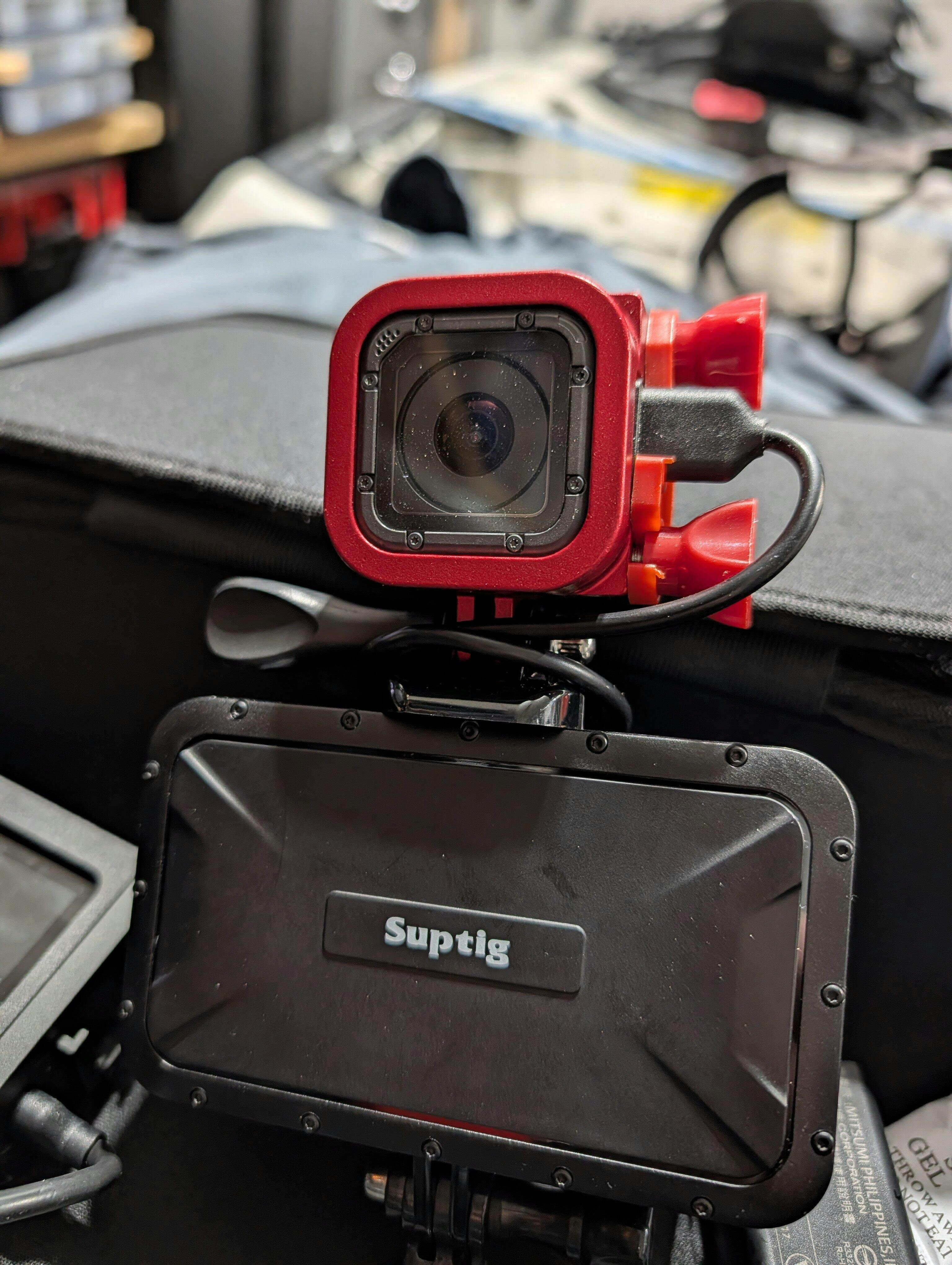 go pro hero 5 すぐに使えるキット付き Amazon.com : GoPro HERO5 Black Camera Bundle (with Extra Battery