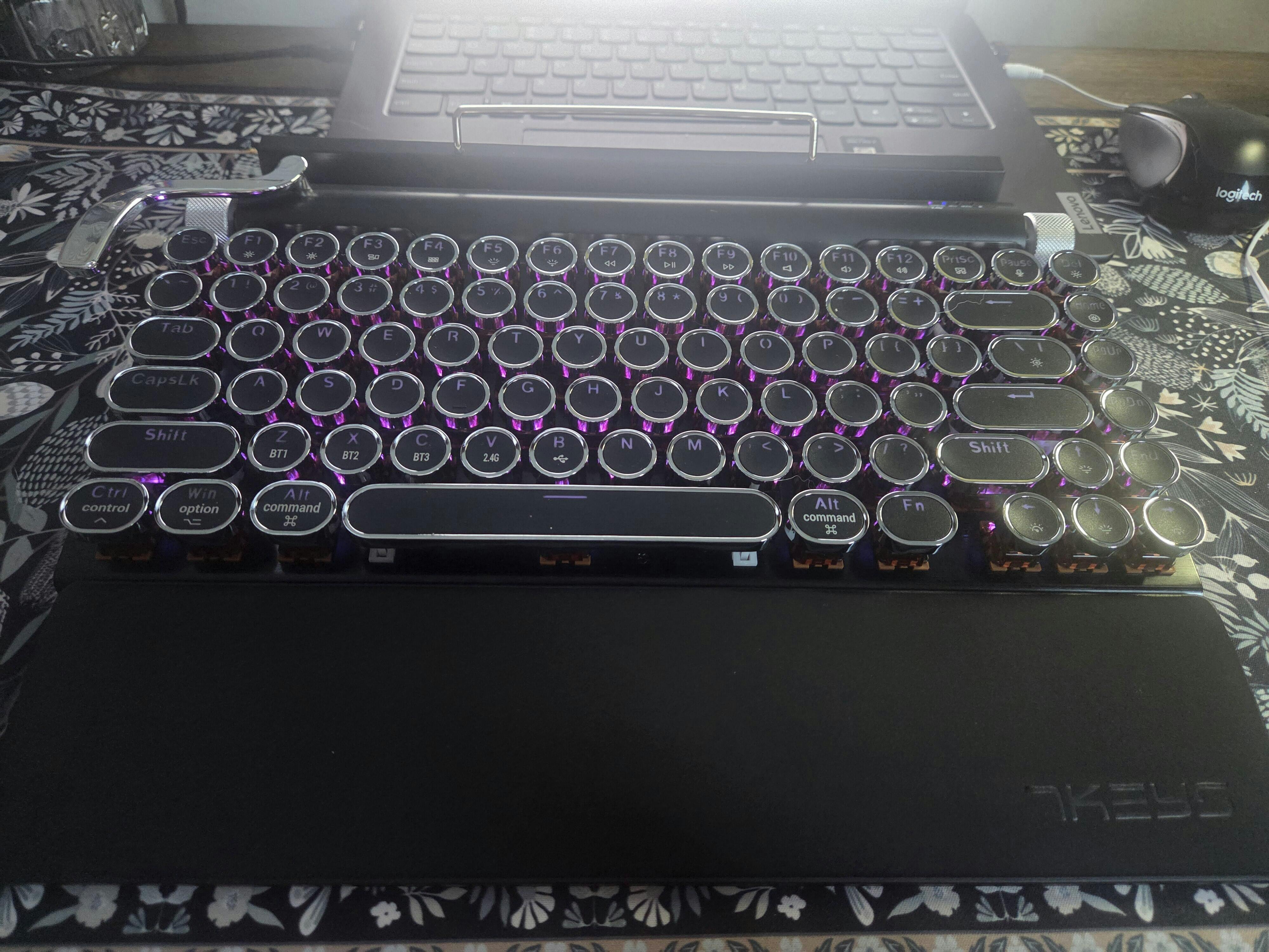 TW1867 Retro typewriter keyboard black