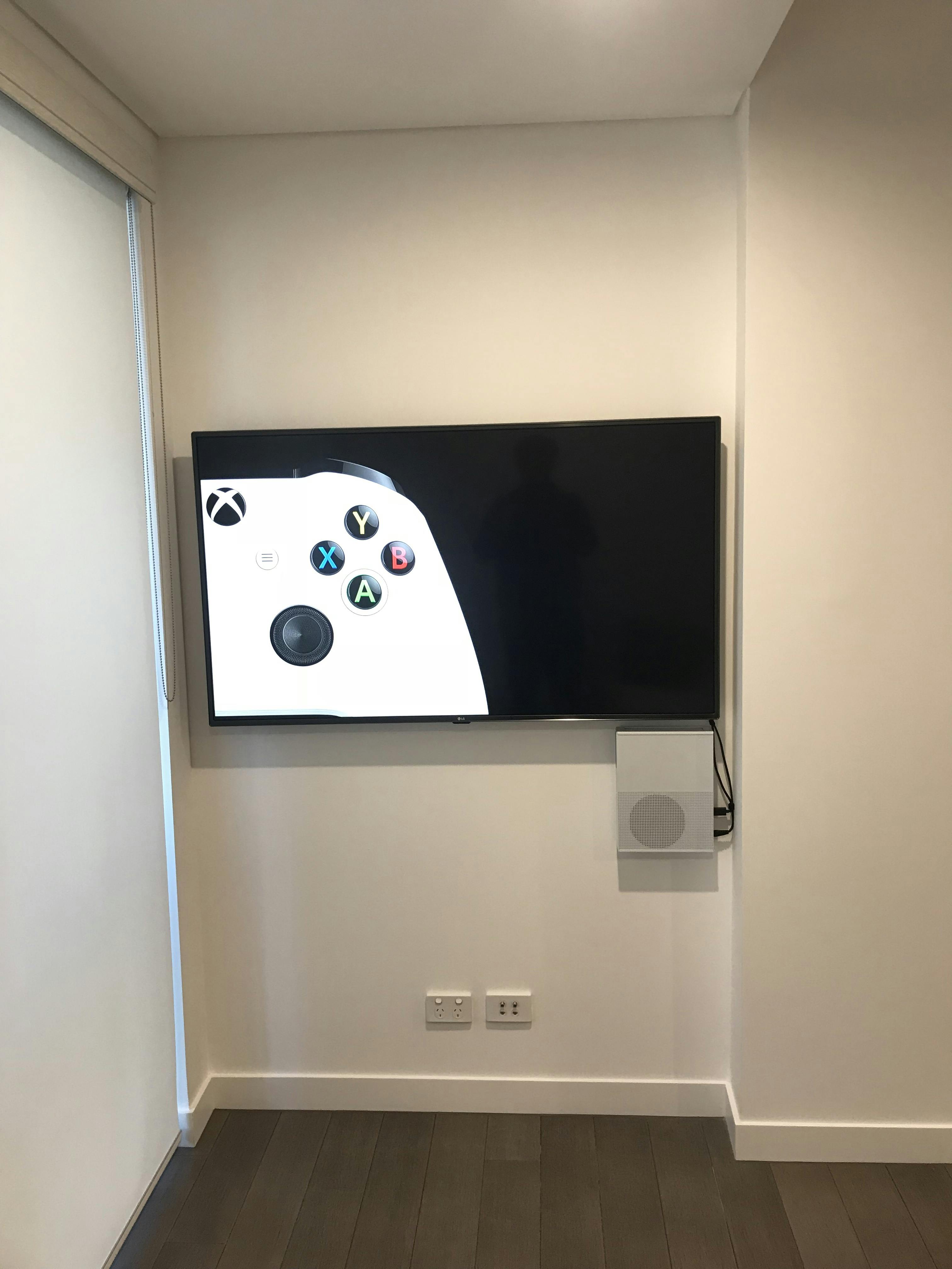 HIDEit X1S Xbox One S Vertical Wall Mount Bracket (White/Black) GAMORY