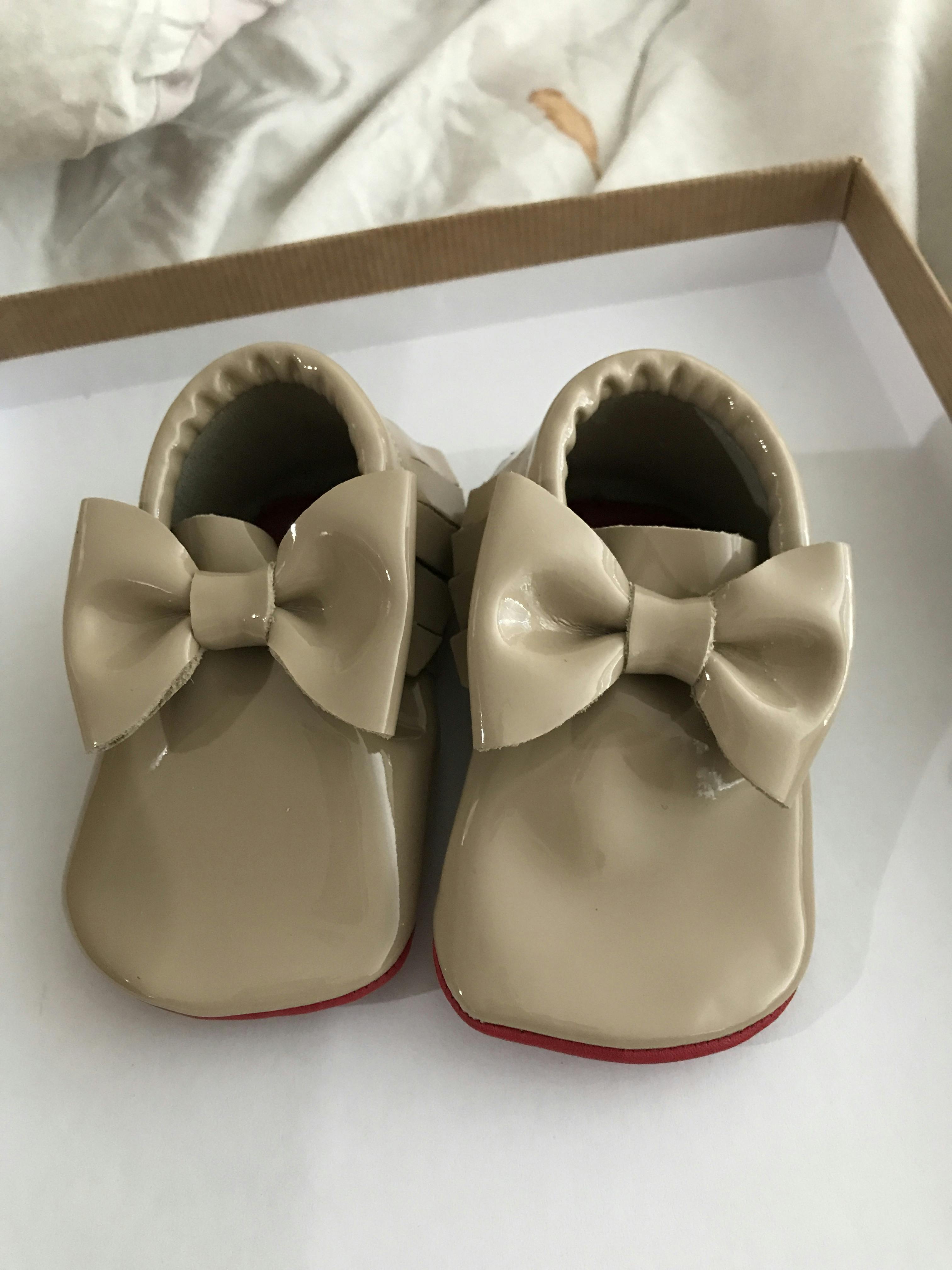 Moccasins (Nude Bow & Red Bottoms) - Children's Boutique Clothing – Itty  Bitty Toes