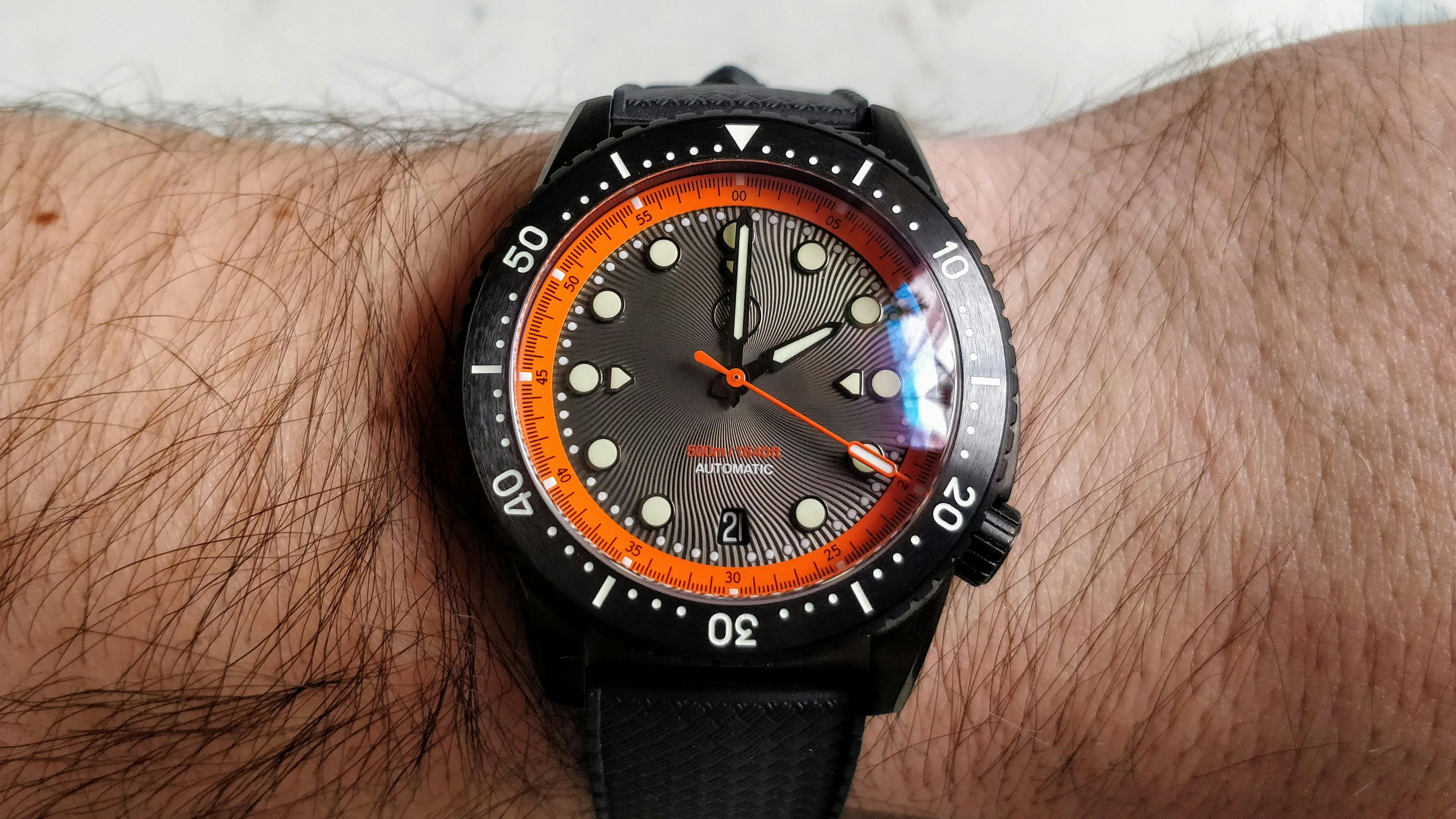 Zelos V2 Mako 500 PVD Orange - SeriousWatches.com