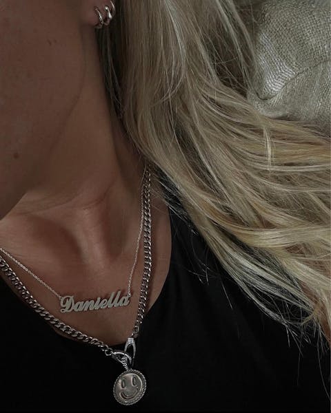 Carrie Name Necklace