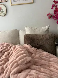 The Abrazo Plush Blanket - Flamingo