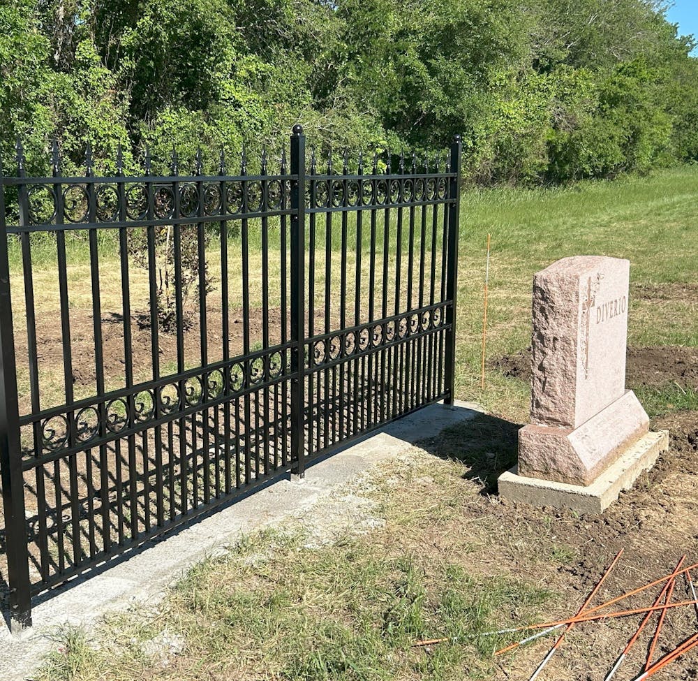 Aleko DIY Steel Iron Wrought High Quality Ornamental Fence - London Style - 5.5 x 5 Ft