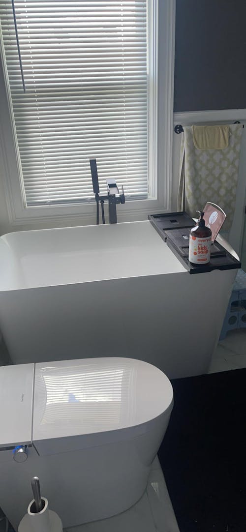 49" Stylish White Acrylic Freestanding Soaking Tub with Chrome Overflow and Drain