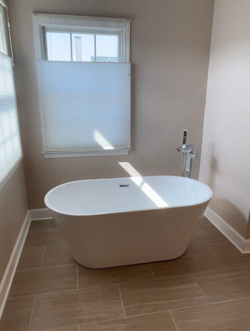 63" Durable Solid Surface Soaking Bathtub - Easy Clean, Long-Lasting Quality