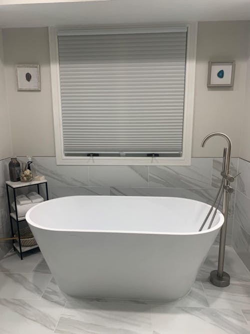 63" Durable Solid Surface Soaking Bathtub - Easy Clean, Long-Lasting Quality