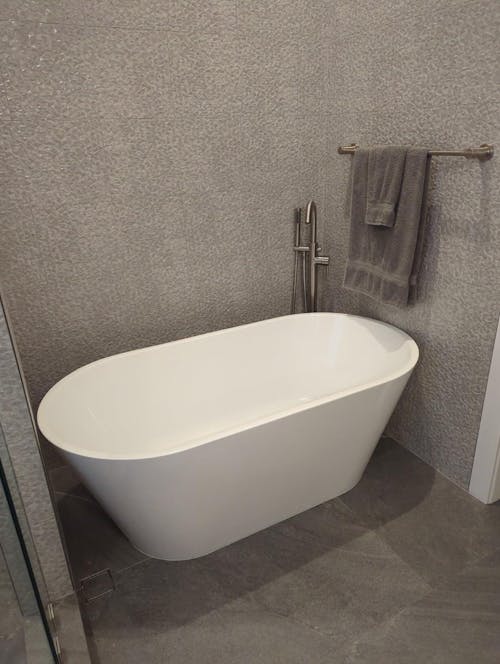 63" Durable Solid Surface Soaking Bathtub - Easy Clean, Long-Lasting Quality