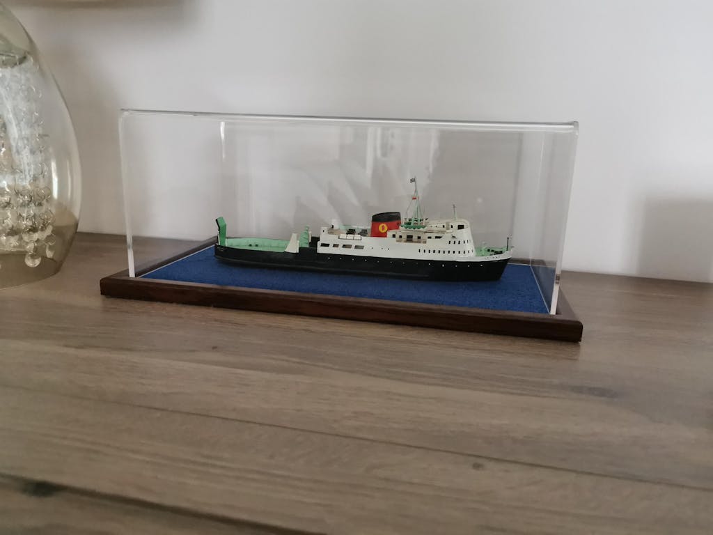 Model Ship Acrylic Display Case, Made to your Sizes Choice of Base