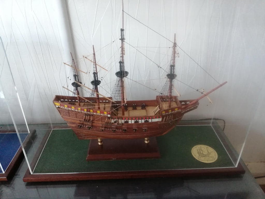 Model Ship Acrylic Display Case, Made to your Sizes Choice of Base