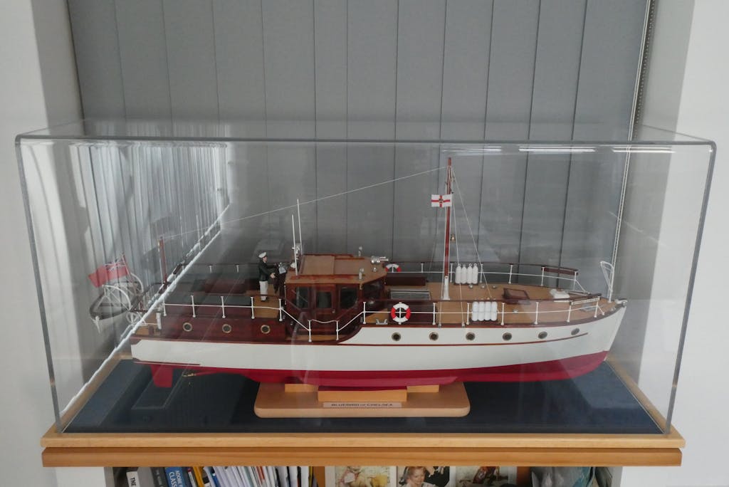 Model Ship Acrylic Display Case, Made to your Sizes Choice of Base