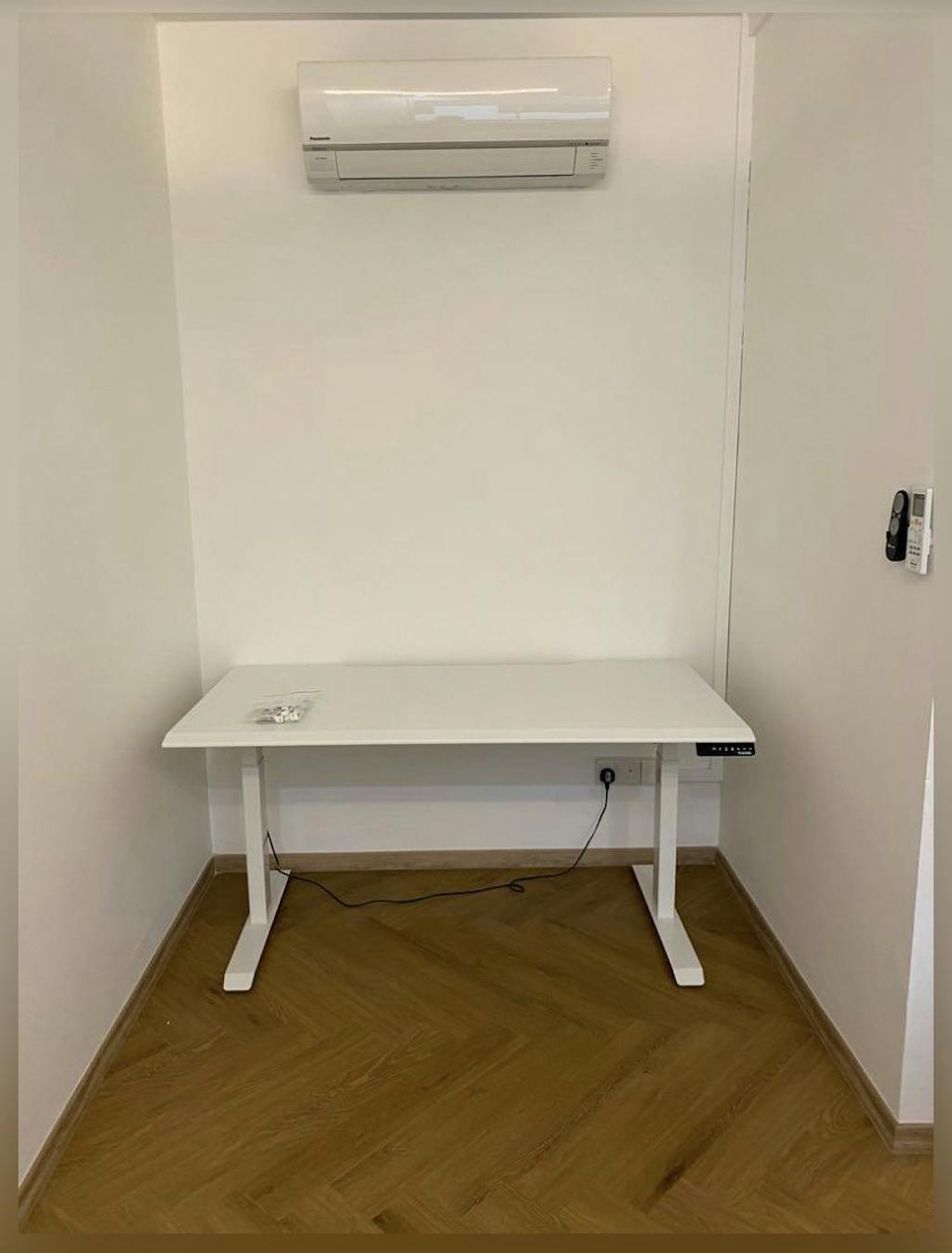 (DELUXE LAMINATES) AdapTABLE Standing Desk Classic