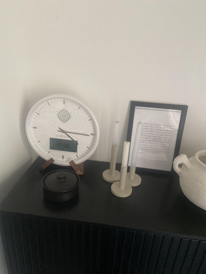 Horloge Adhan design moderne - Blanche argentée - Chiffres romains