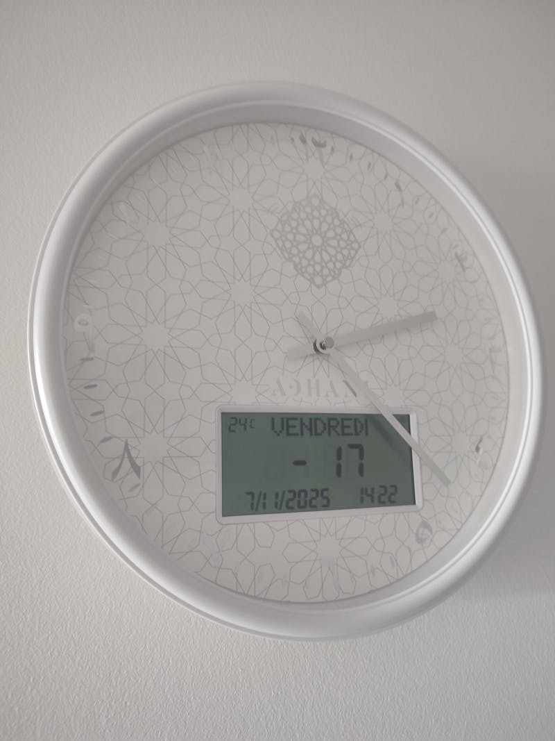 Horloge Adhan design moderne - Blanche argentée - Chiffres romains