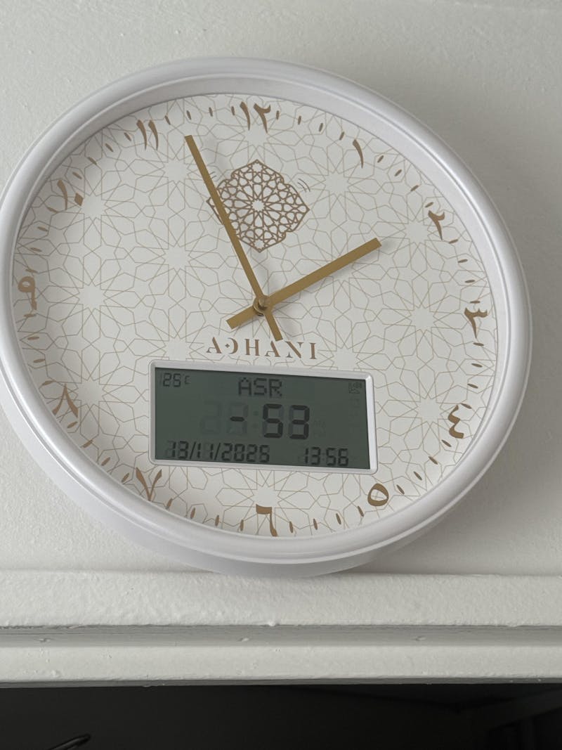 Horloge Adhan design moderne - Blanche dorée - Chiffres indiens