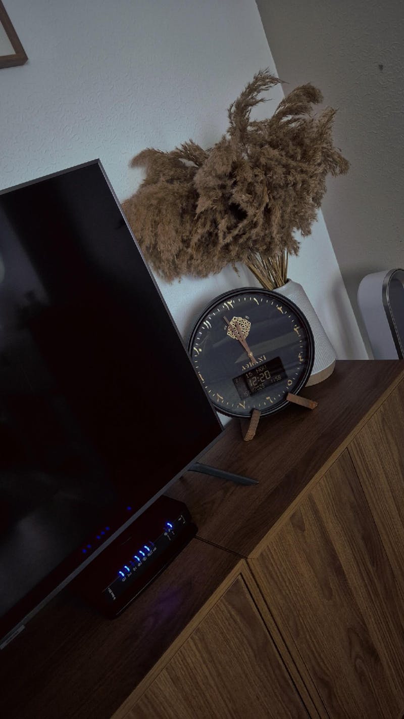 Horloge Adhan design moderne - Noire - Chiffres indiens