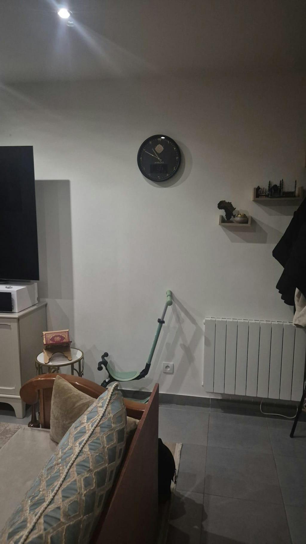 Horloge Adhan design moderne - Noire - Chiffres indiens