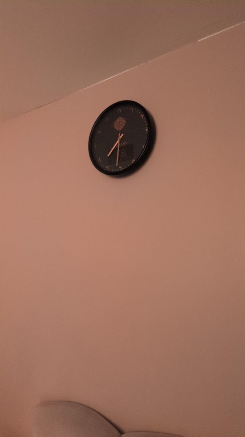 Horloge Adhan design moderne - Noire - Chiffres indiens