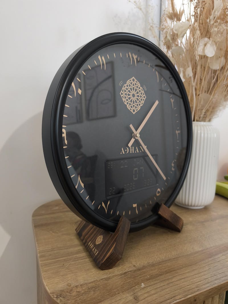 Horloge Adhan design moderne - Noire - Chiffres indiens