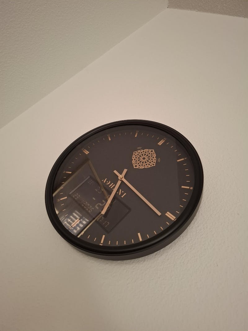 Horloge Adhan design moderne - Noire - Chiffres romains