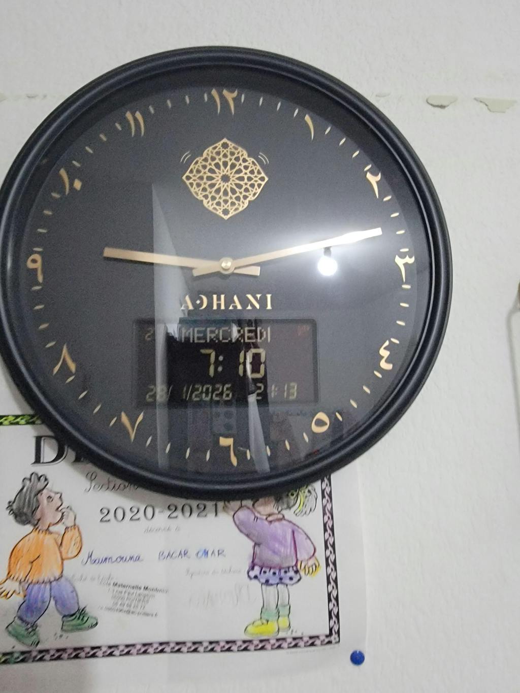 Horloge Adhan design moderne - Noire - Chiffres indiens