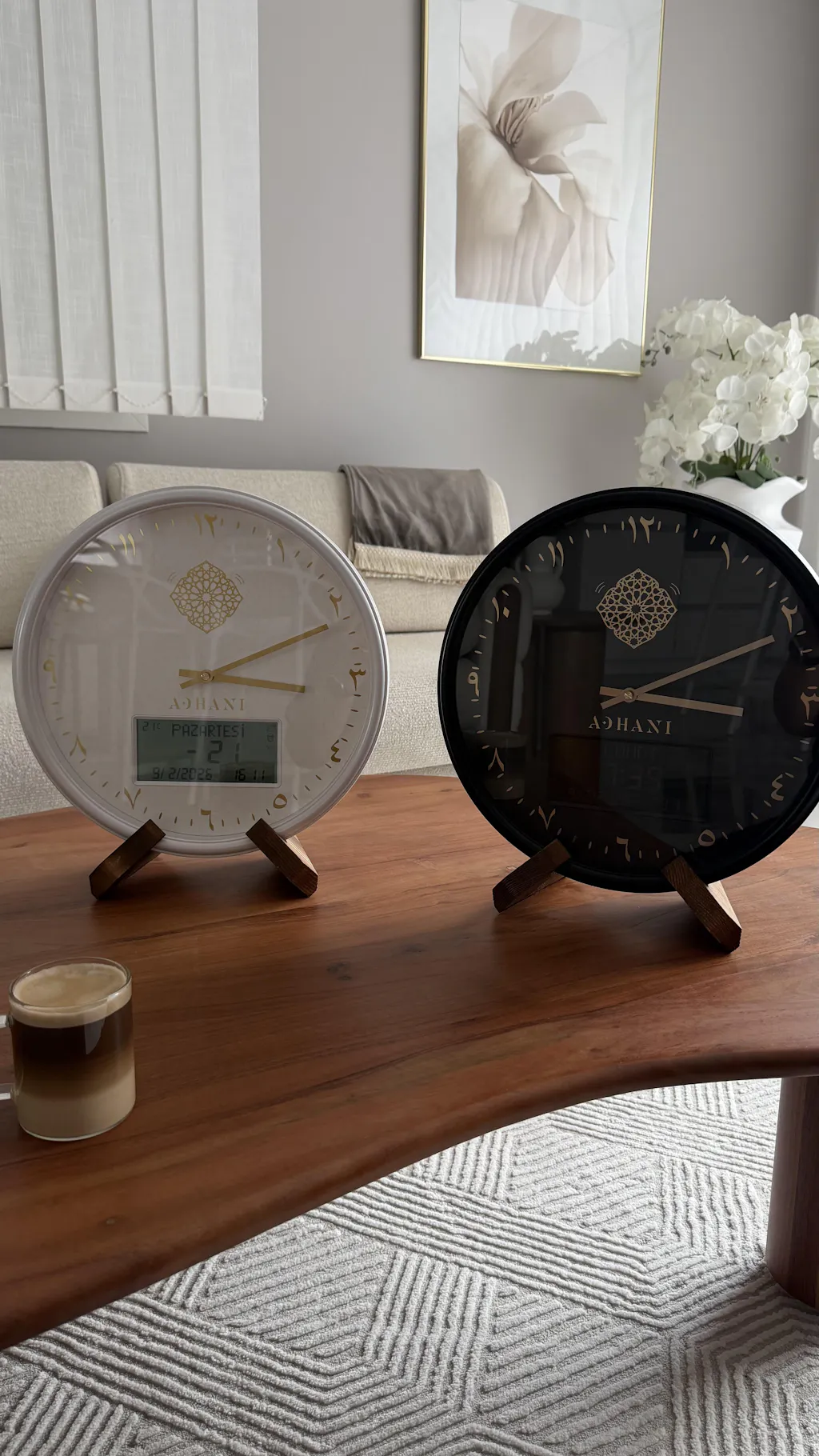 Horloge Adhan design moderne - Noire - Chiffres indiens
