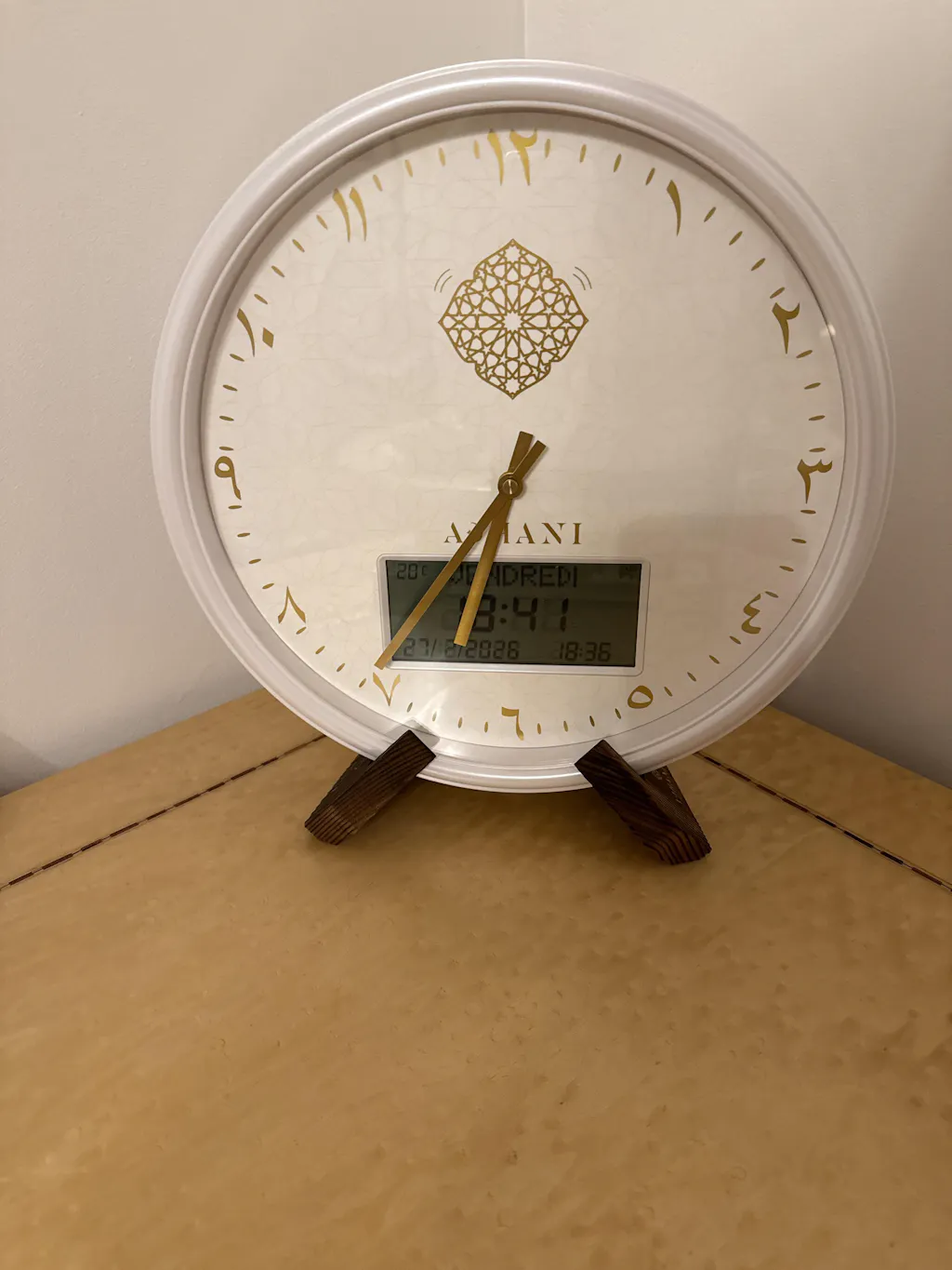 Horloge Adhan design moderne - Blanche dorée - Chiffres indiens