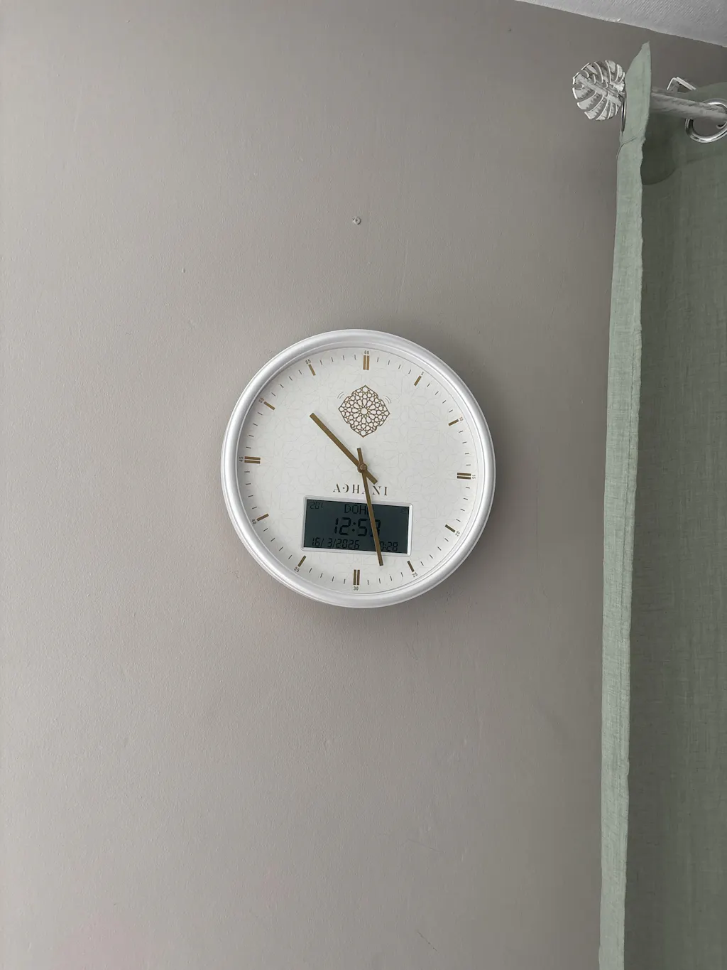 Horloge Adhan design moderne - Blanche dorée - Chiffres romains