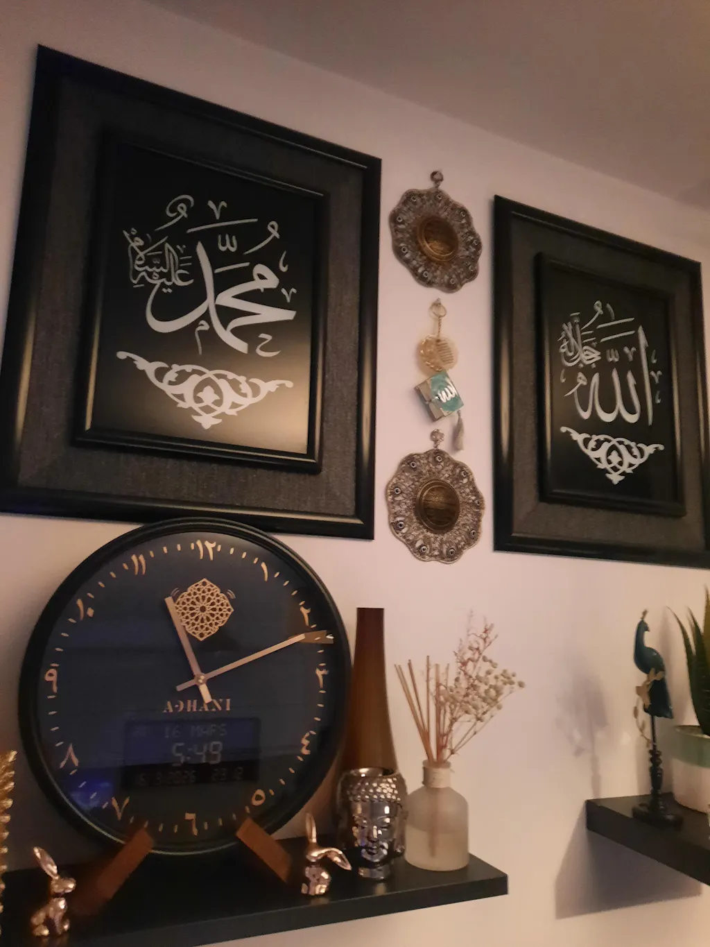 Horloge Adhan design moderne - Noire - Chiffres indiens