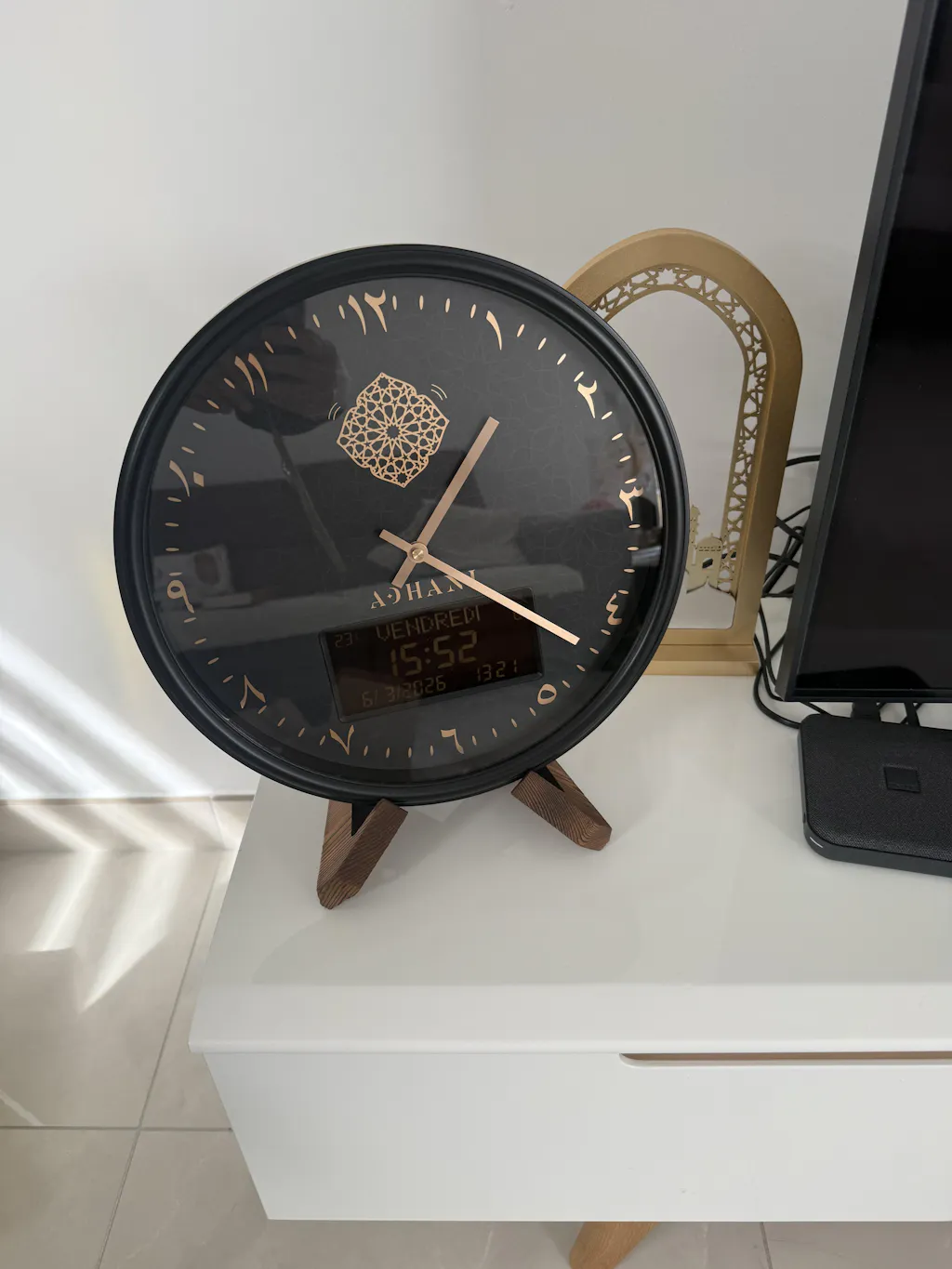 Horloge Adhan design moderne - Noire - Chiffres indiens