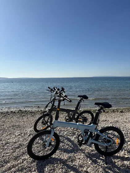 Vélo électrique Pliant ADO Air Carbon - Carbone, 20", Courroie, Moteur Bafang 250W, Autonomie 100km - Blanc