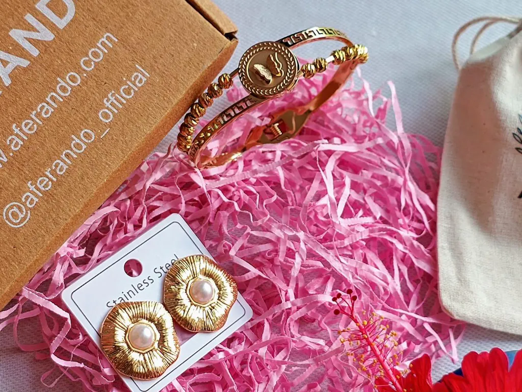 Aurora Statement Pearl Stud Earrings – 18K Gold Plated Titanium Steel