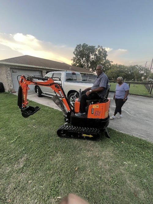 NW-A1 | 13.5 HP B&S Engine Mini Excavator with 6 Attachments