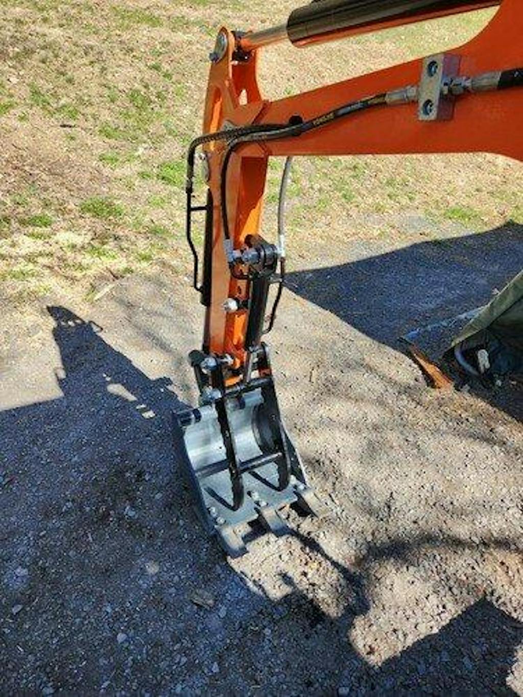 Hydraulic Thumb Clip Attachment For 1 Ton Mini Excavator with 2 Hydraulic Hoses