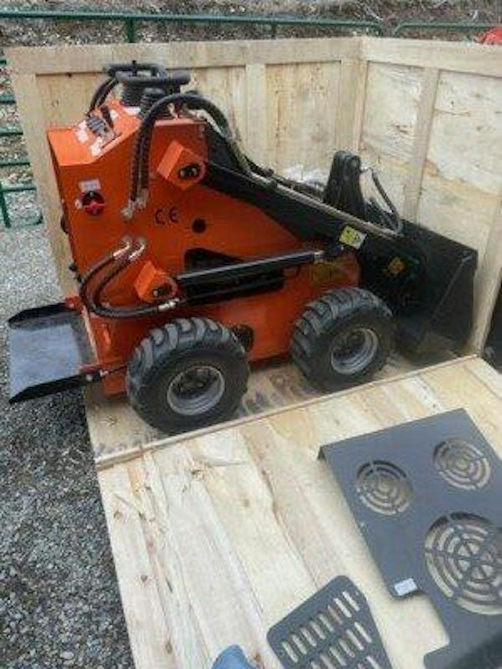 SS-38 | 23HP Mini Skid Steer B&S Engine with Bucket 3.7 mph Speed Gas EPA