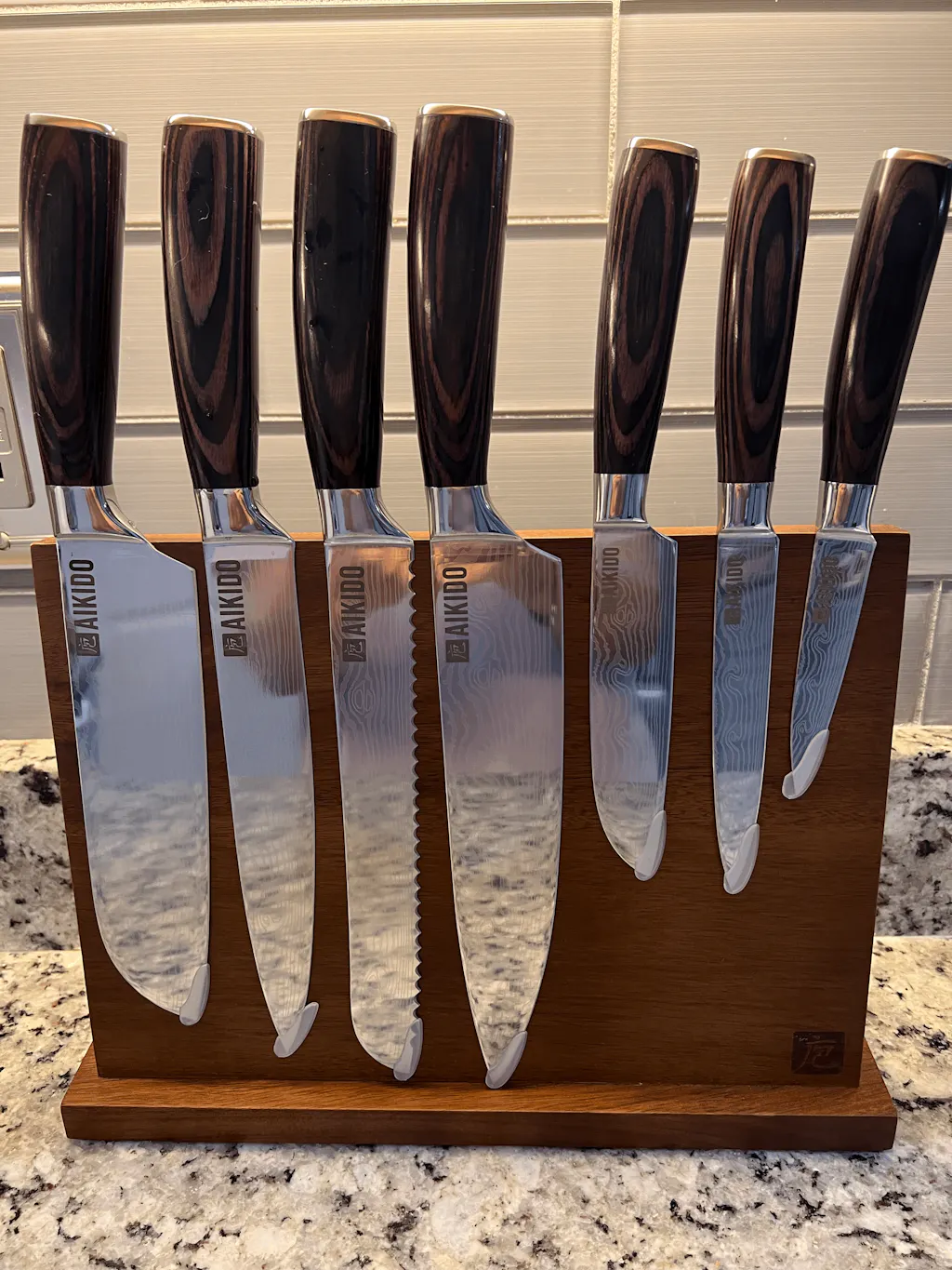 Le Regalo 5 Piece Kitchen Knife Set with Magnetic Holder main image 1