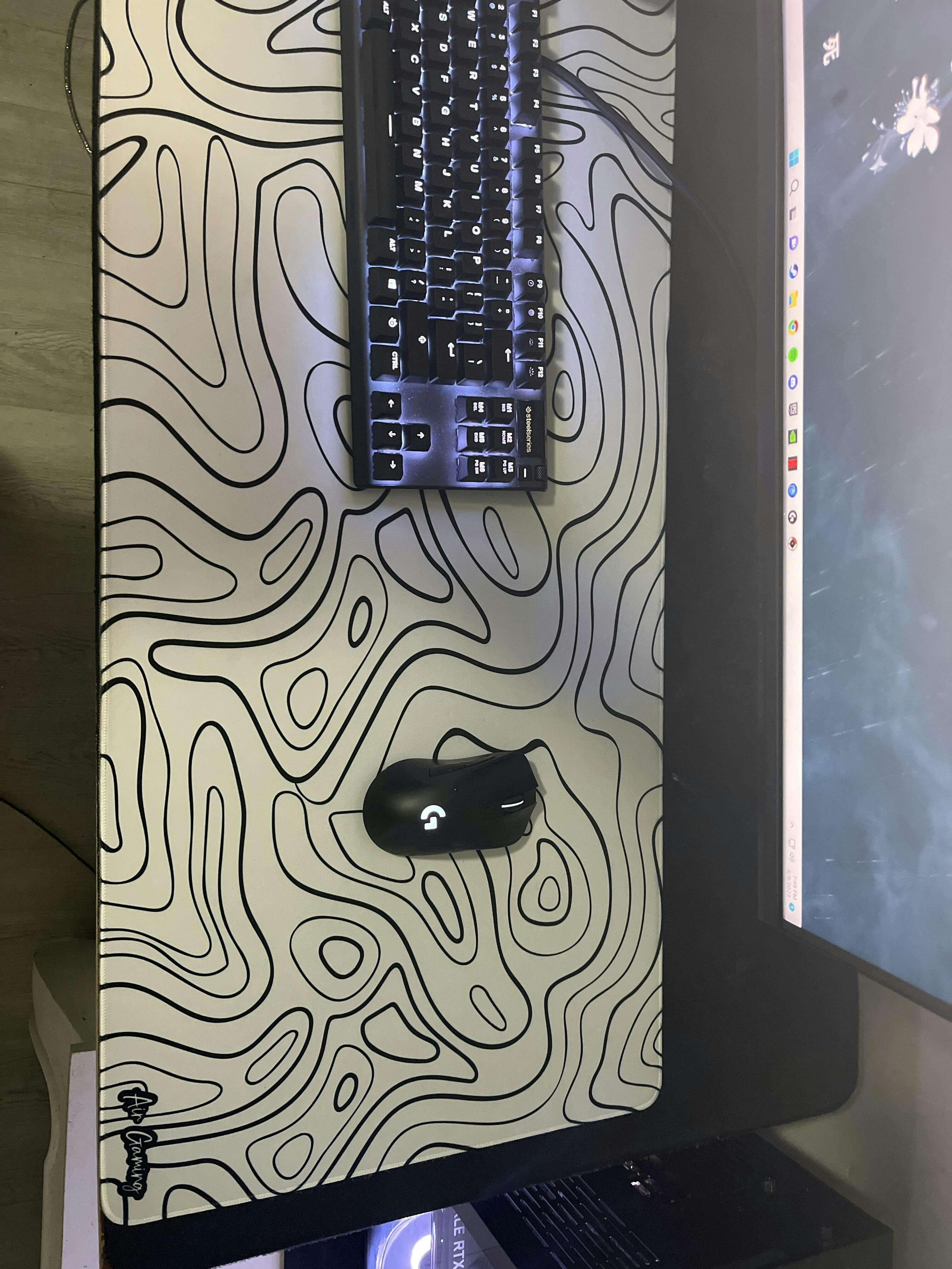 Air Gaming™ White Topo Mouse Pad