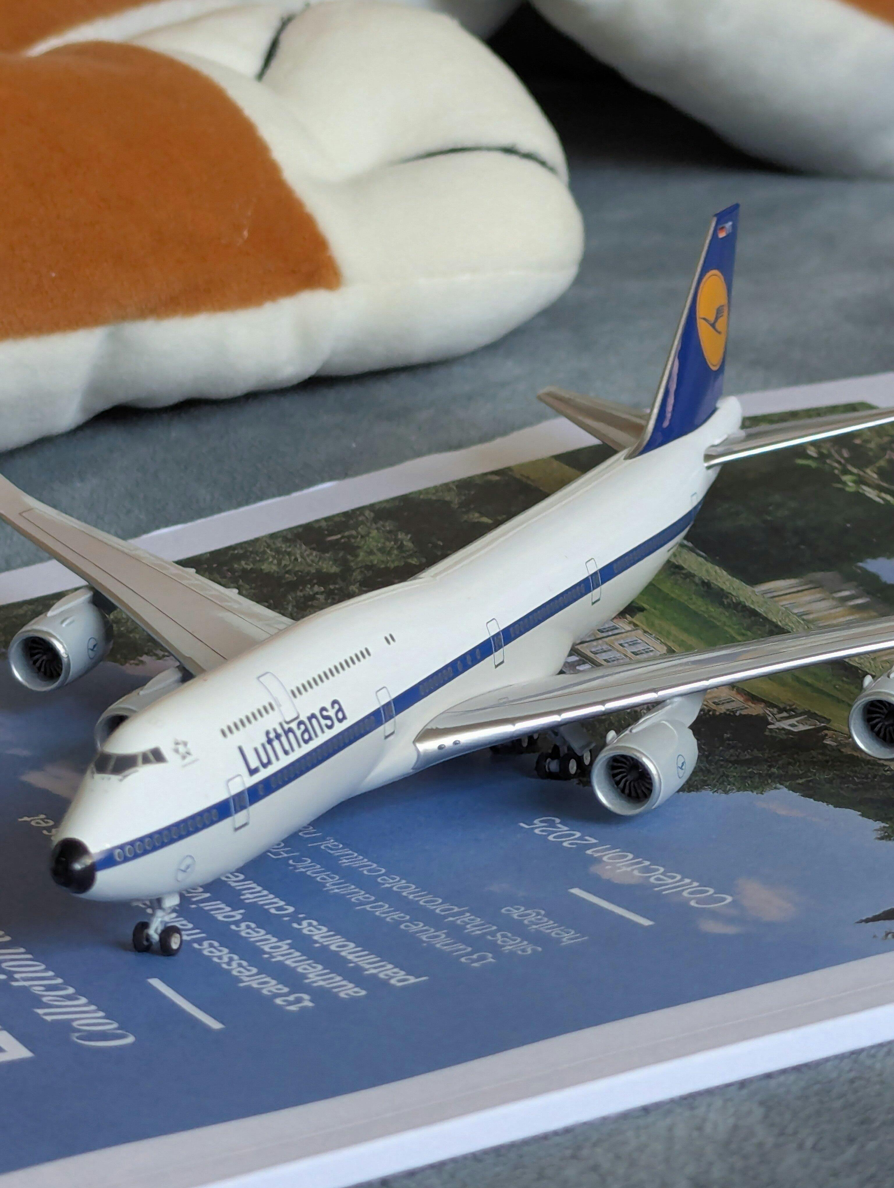 Fantasy Wings Airport Accessories Cargo Container Set DHL 1/400
