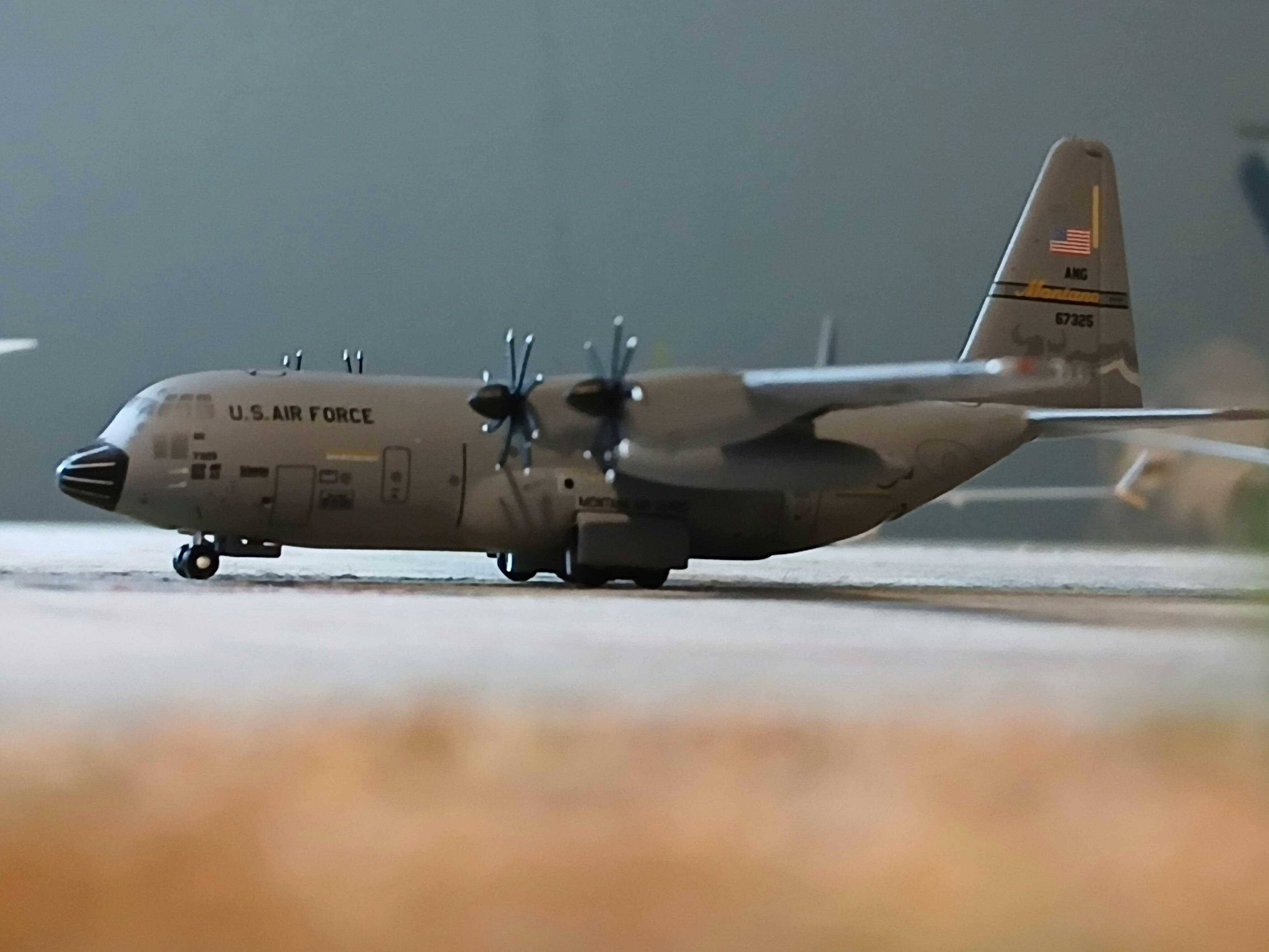 GeminiJets U.S. Air Force C-130H Hercules 96-7325 (Montana ANG) 1