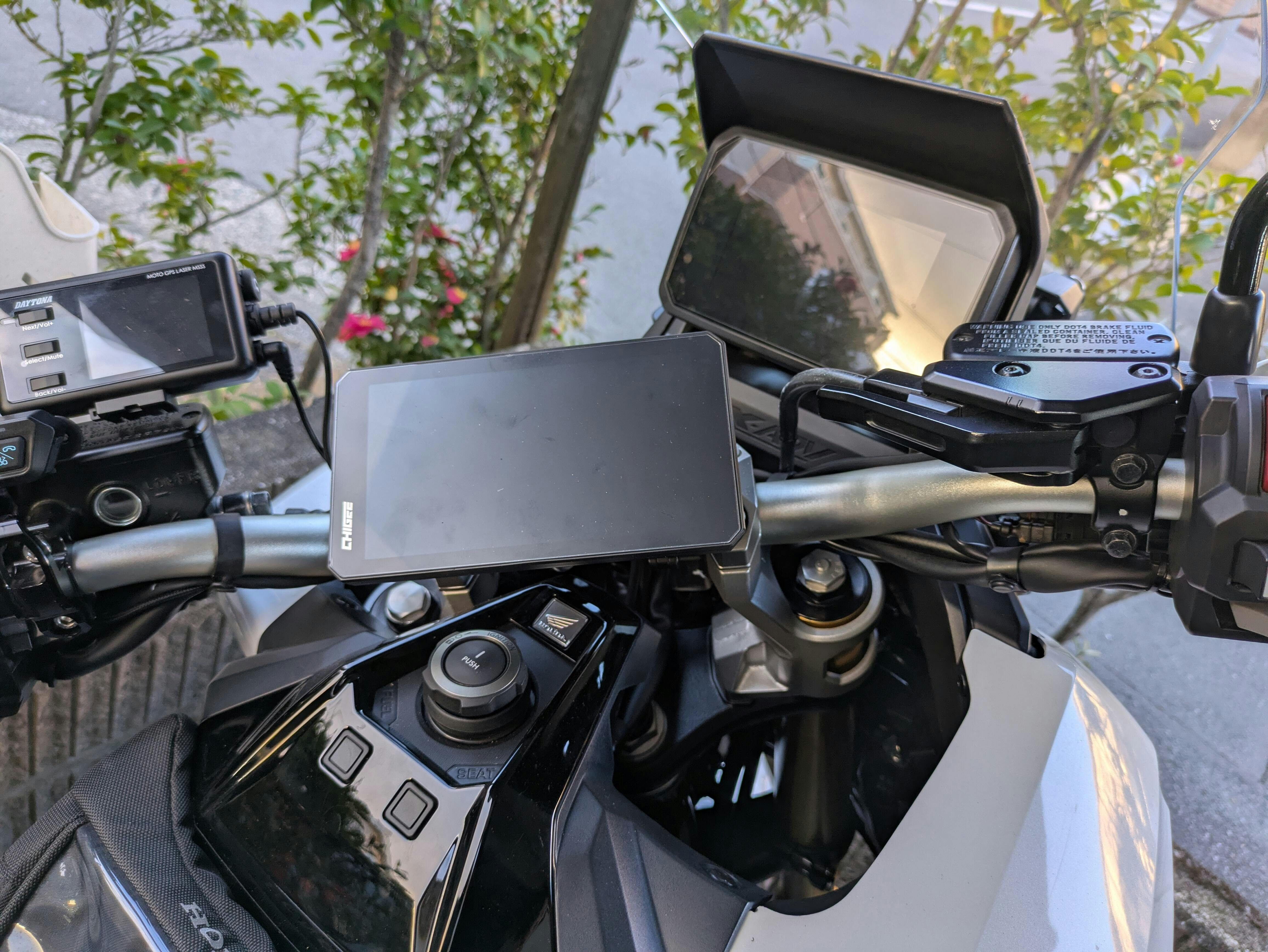 AKEEYO：バイク専用設計 ドライブレコーダー 前後カメラ WiFi機能 全体