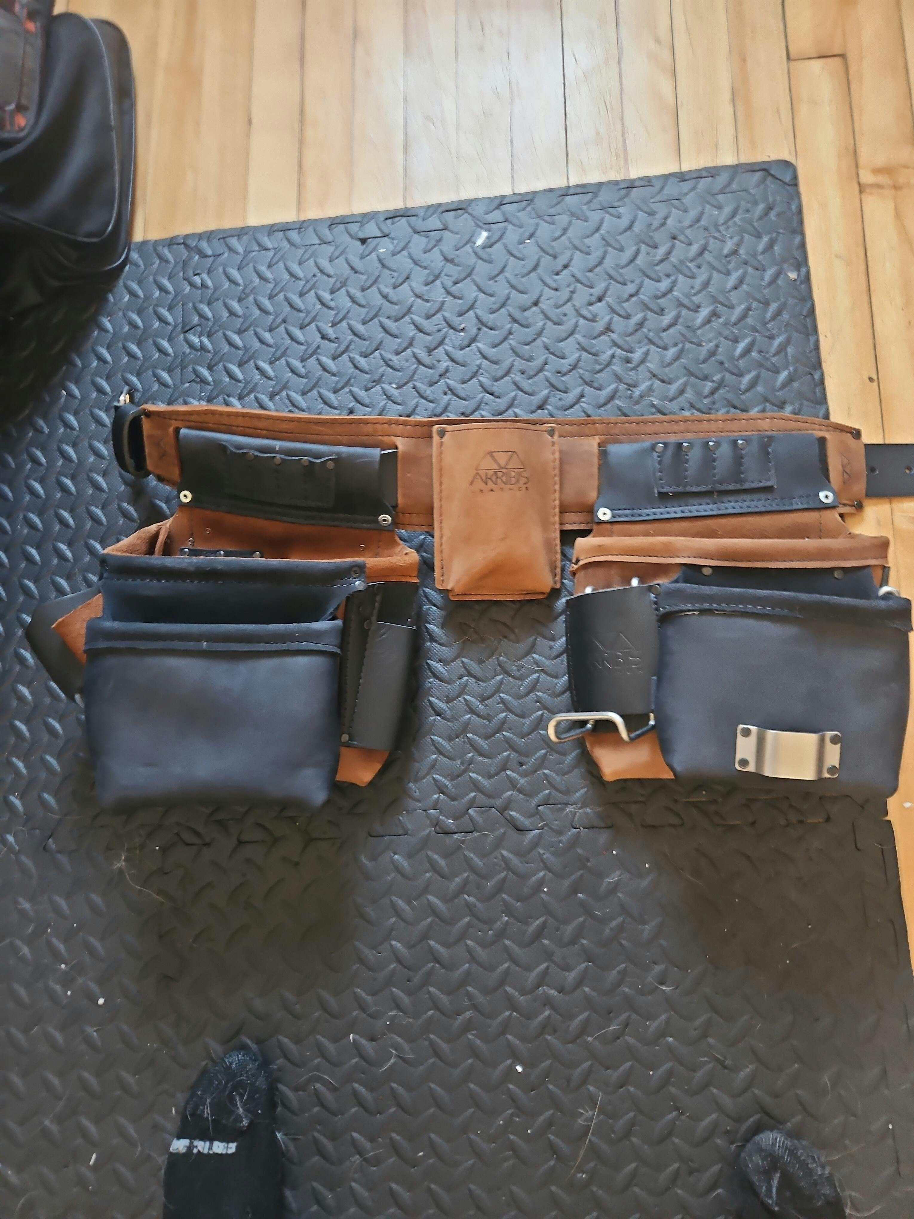Akribis Leather レザー製 腰袋 左利き用 Akribis Leather RS8 Rafter Square Pouch | Adam's Tarp & Tool Ltd